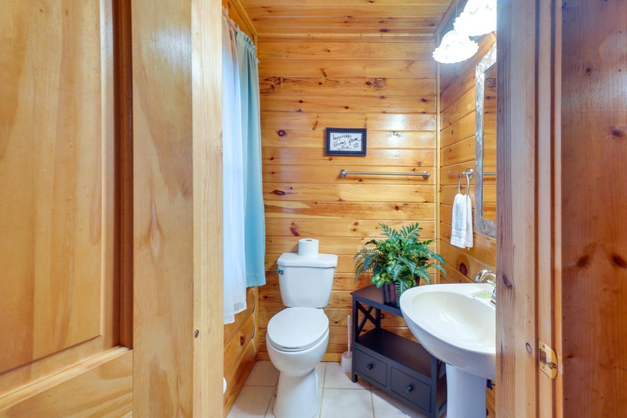 Lovely Gatlinburg Cabin With Private Hot Tub! Buitenkant foto