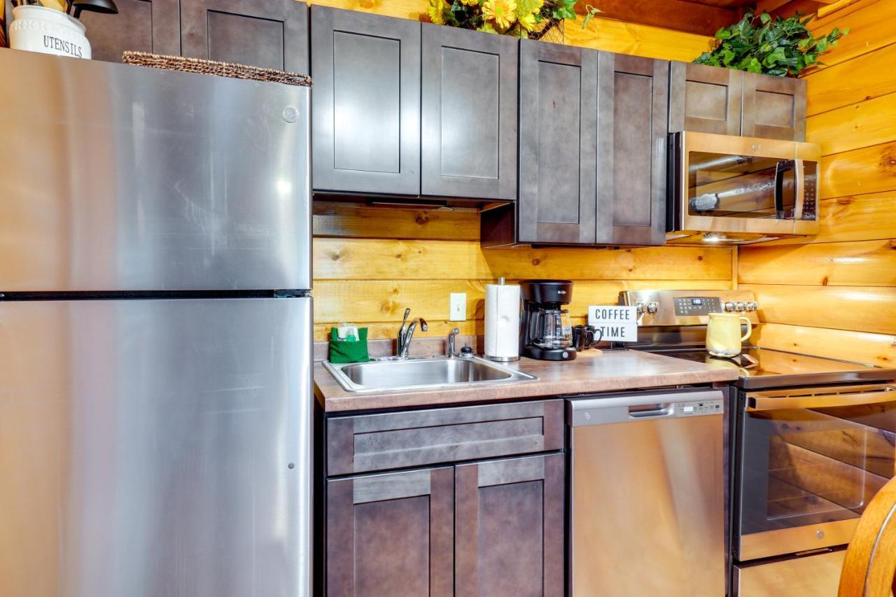 Lovely Gatlinburg Cabin With Private Hot Tub! Buitenkant foto